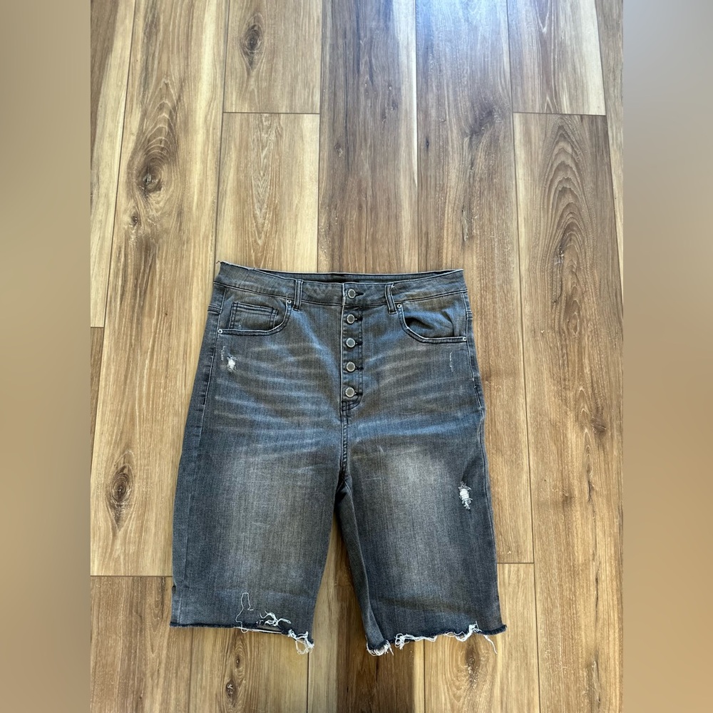 Risen Los Angeles women’s Bermuda shorts size 1XL